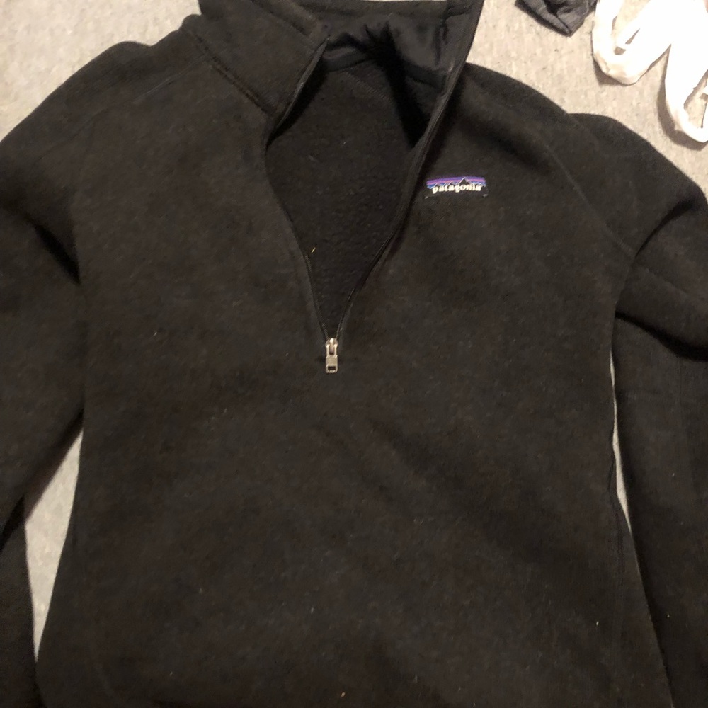 Black Patagonia pullover